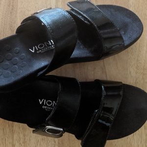 Vionic patent leather sandals